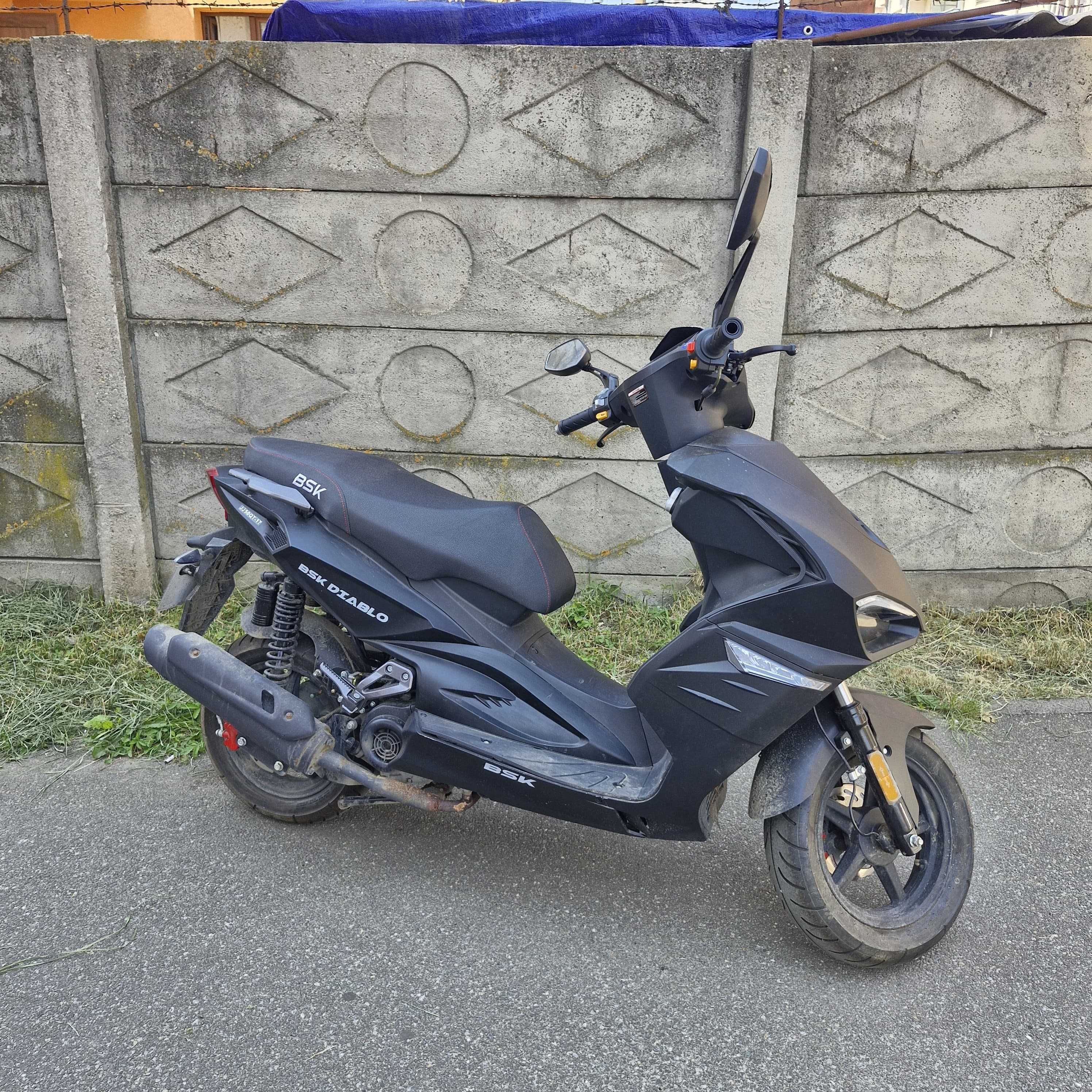 Liquid Money vinde - Scuter benzina, motor 49CC, model Diablo