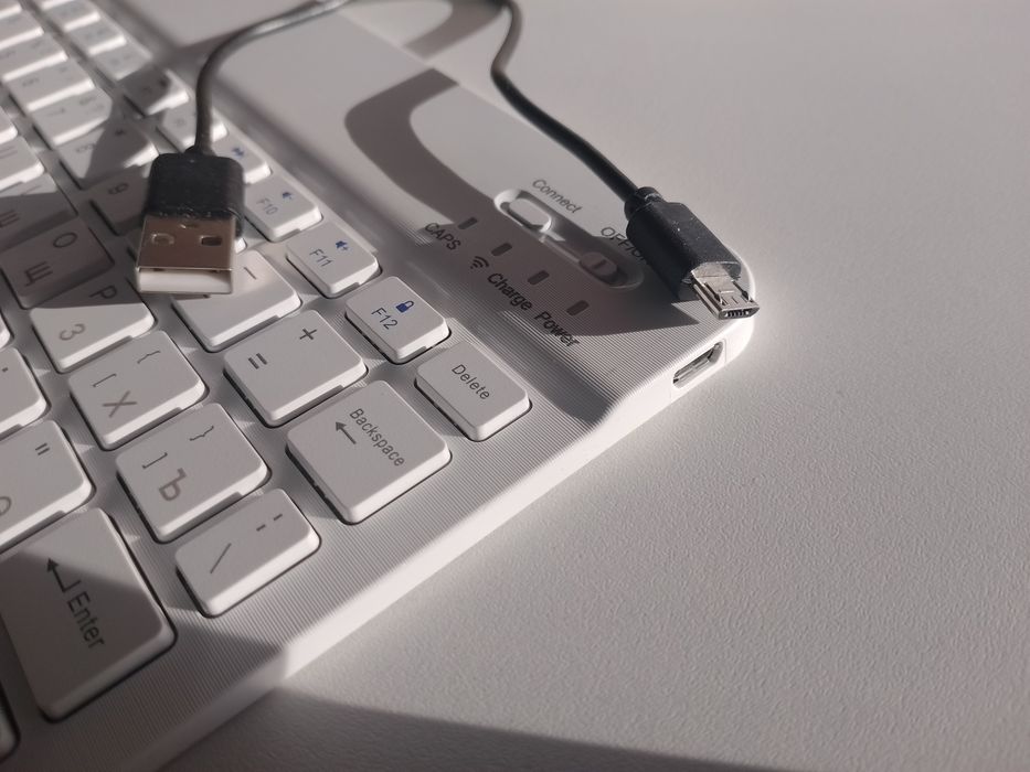 Супер Тонкая Беспроводная Bluetooth клавиатура белая новая