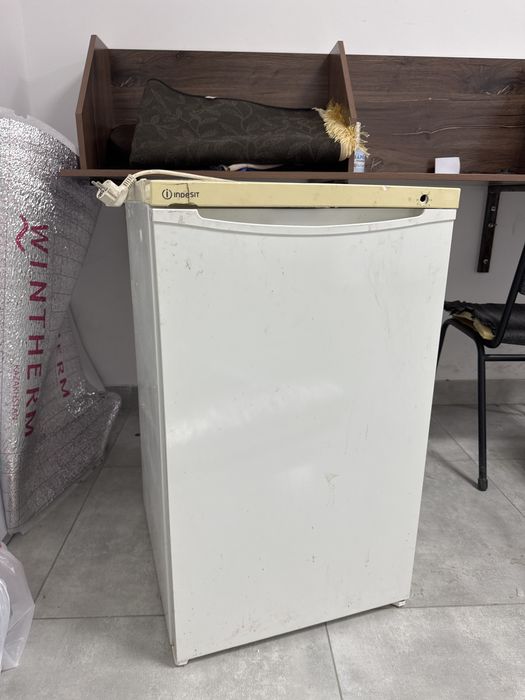 Холодильник бу жасап тұр