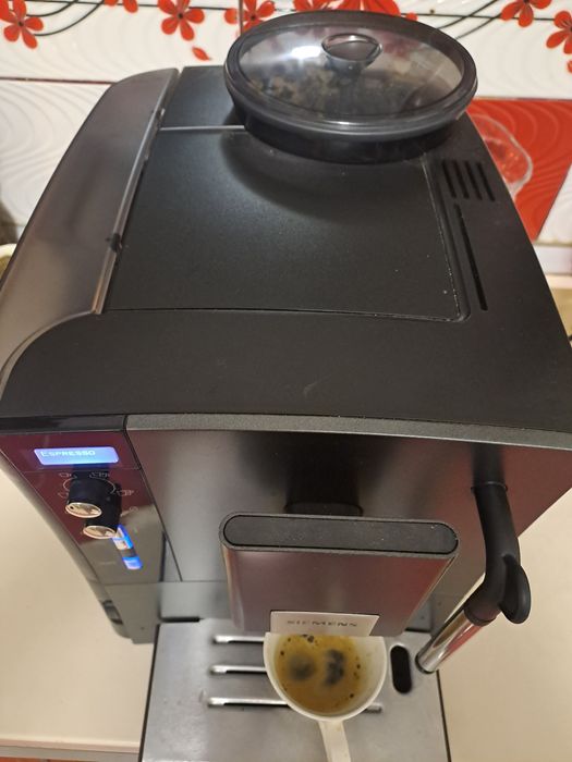 Vând espresor siemens EQ5