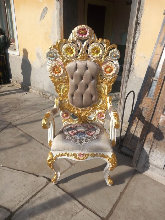 Vând mobila de lux model baroc