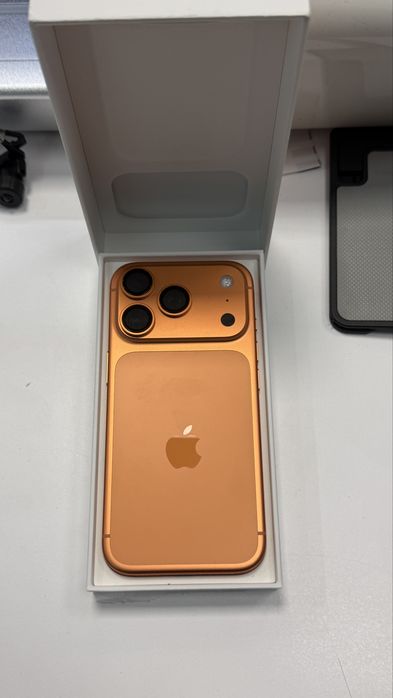 iPhone 17 pro 256GB Cosmic Orange