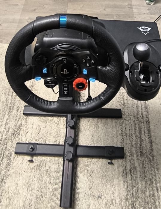 Vand volan logitech g29+schimbator+suport, în garantie