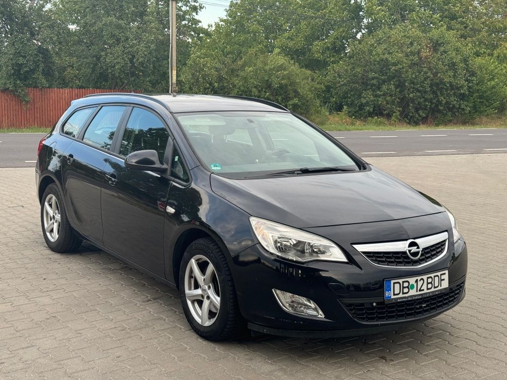 Opel Astra J / 2011 / Euro 5 / Proprietar / Istoric Real