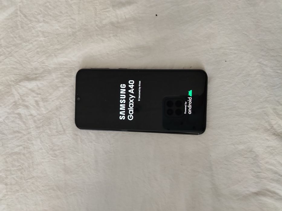 Самсунг А 40 телефон