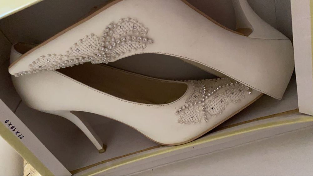 Невесте! Свадебные туфли р 36 невесте и шуба норковая!