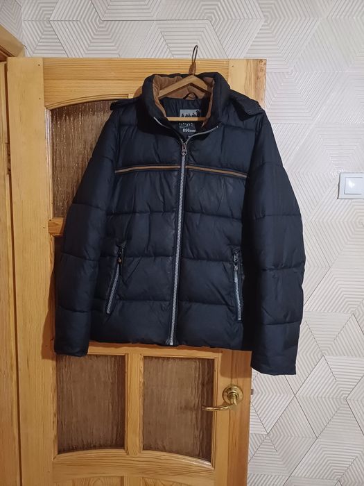 Срочно продам кухонную зону, верхнюю одежду