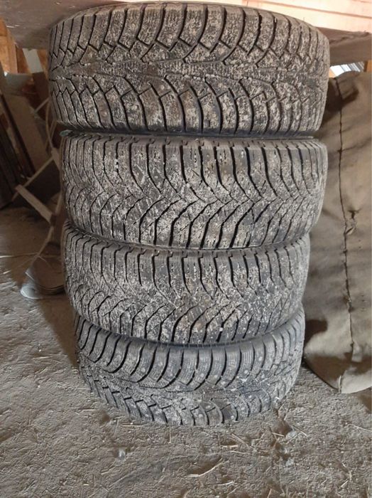 Шины трианжл ездили 1 сезон, 2шт шипованный 2 шт липучка