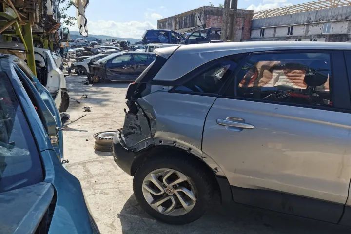 filtru de particule sonda lambda kit pornire ambreaj volanta  navigatie plafoniera torpedou  Opel Crossland X an 2018, motor 1.2 benzina cod motor HN01 (B12XHL)   Dezmembrez