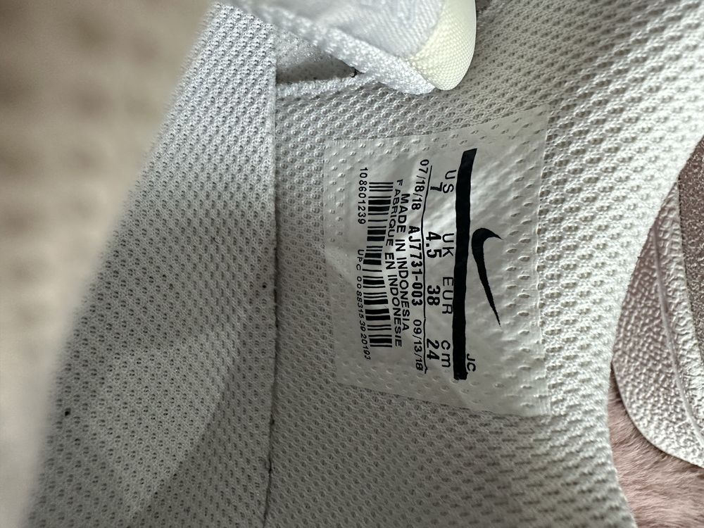 Боти, маратонки - Guess, Nike и др.