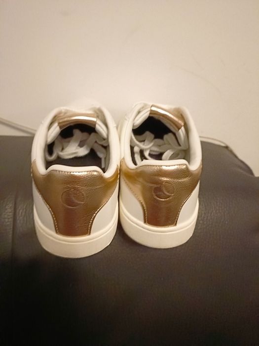 Adidași damă 38 Nou.