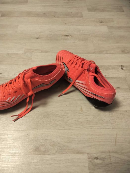 Ghete noi ne purtate mărimea 39