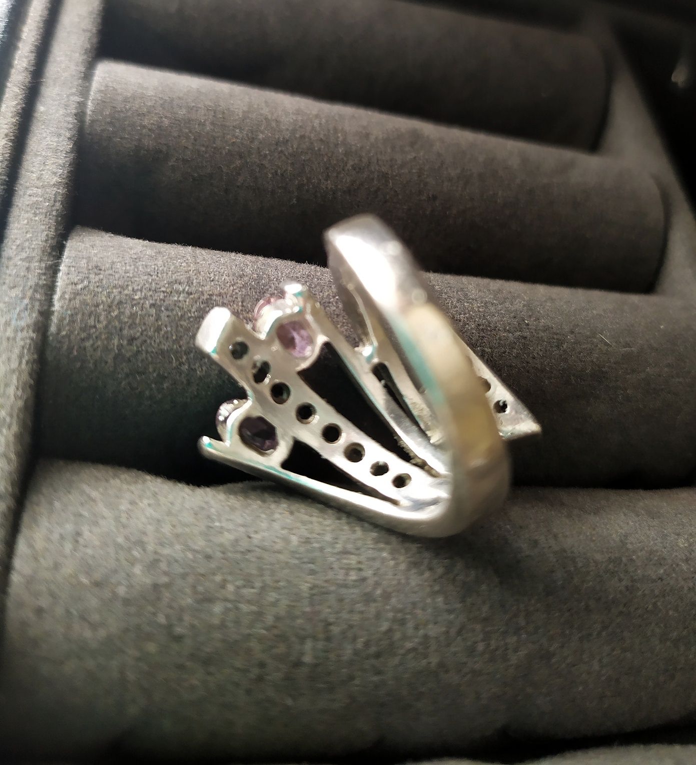 Дамски сребърен пръстен с камъчета аметисти и циркони