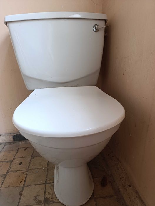 Продам унитаз б/у  хорошем состоянии