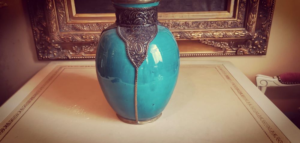 Superbă vază din ceramică emailată cu aplicații alamă,Italia