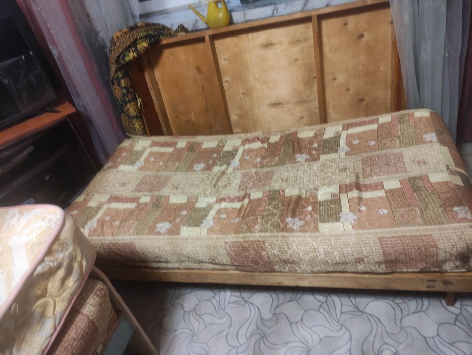 Отдам даром 2  кровати с матрасом