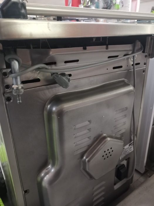 Готварска печка на газ и ток(комбинирана)