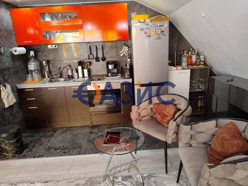 Мезонет с огромна тераса в затворен комплекс в Слънчев Бряг, България