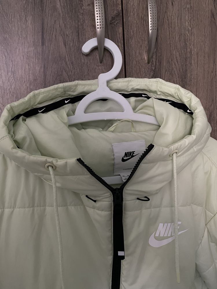 НАМАЛЕНО! Оригинално яке NIKE
