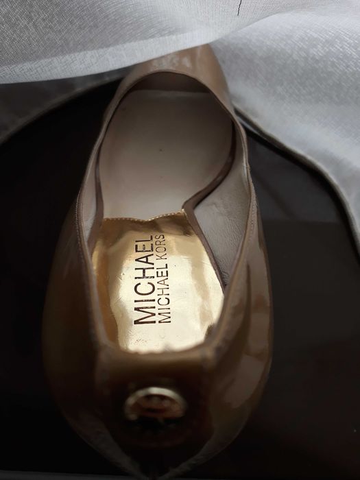 Pantofi Michael Kors, mărimea 36-37, o singură purtare, preț 250 ron.