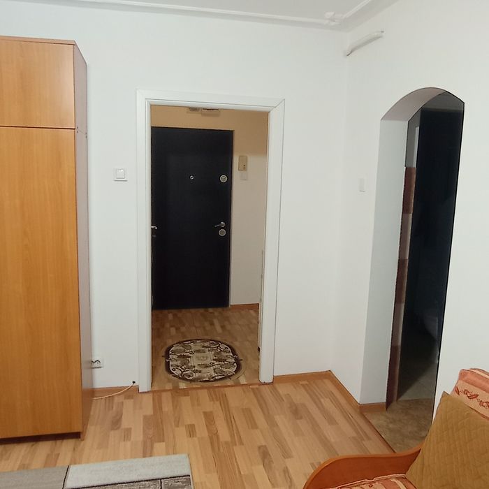 Închiriez apartament 2 cam