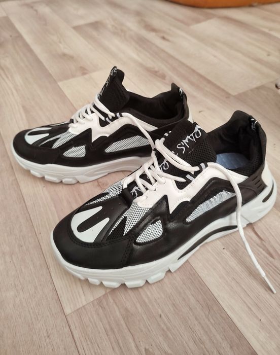 Новые кроссовки 41,5-42 размер