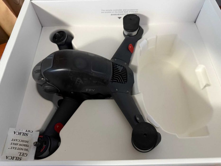 Дрон DJI FPV - само тяло + 2 set-а по 4 перки + зелен корпус