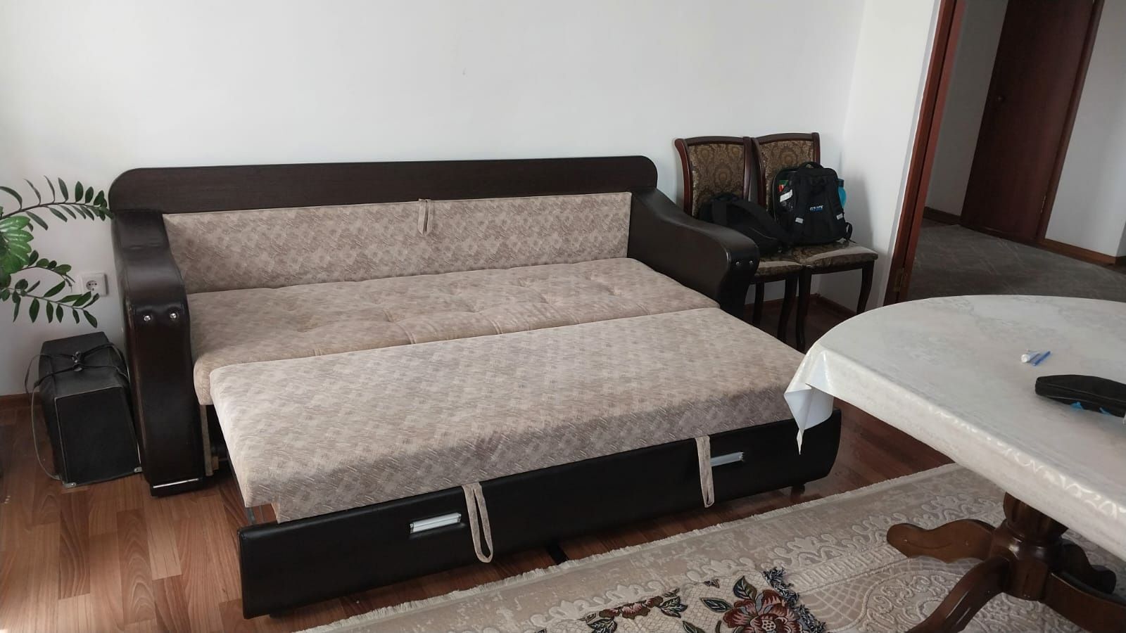 Продам диван 3 в 1(кровать, стол)