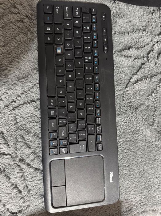Tastatură Trust foarte bună