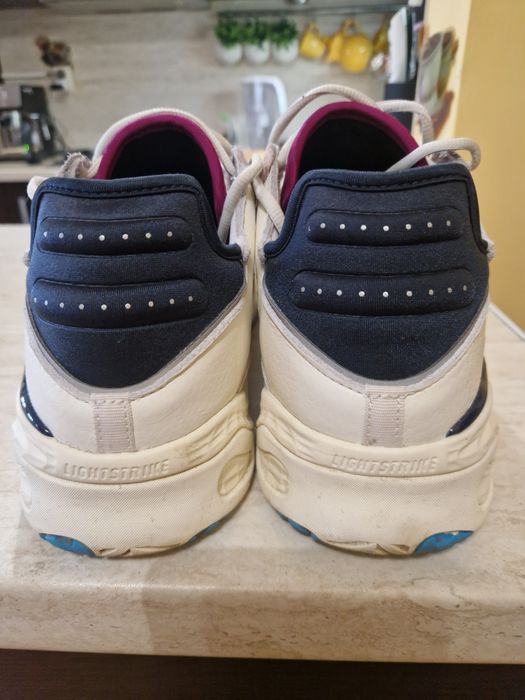 Adidas Light Strike 44