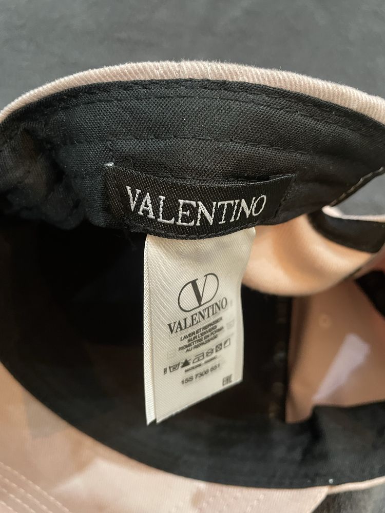 Дамска шапка VALENTINO