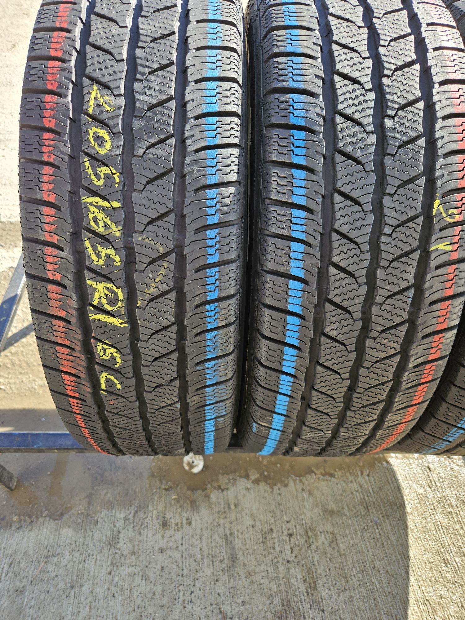 Vând anvelope 205/65/16 C 205/65r16 C CONTINENTAL