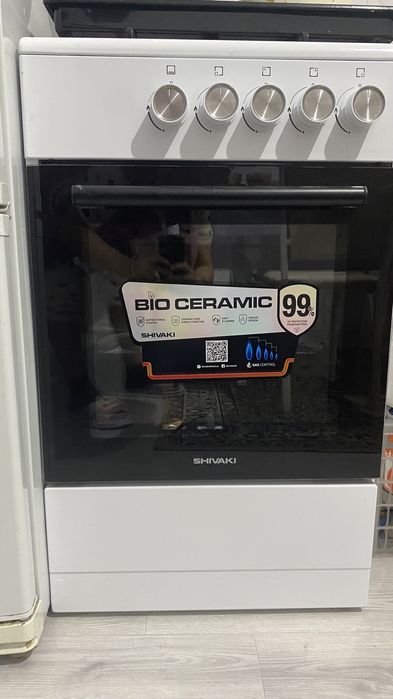 Продам газ плиту новая