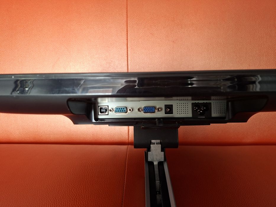 Тъч скрийн монитор ELO ET1717LK за магазини и ресторанти