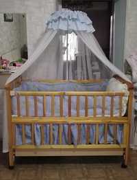 Продается детская кроватка (дерево), с накомарником.