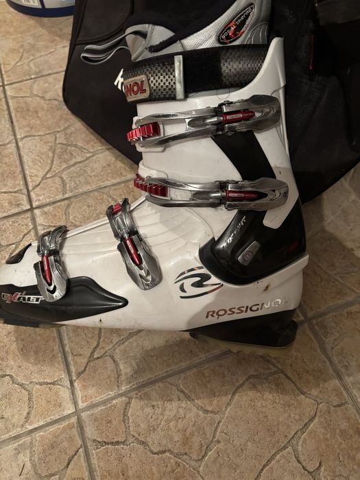 Продавам ски обувки голям номер и 2 бр каски