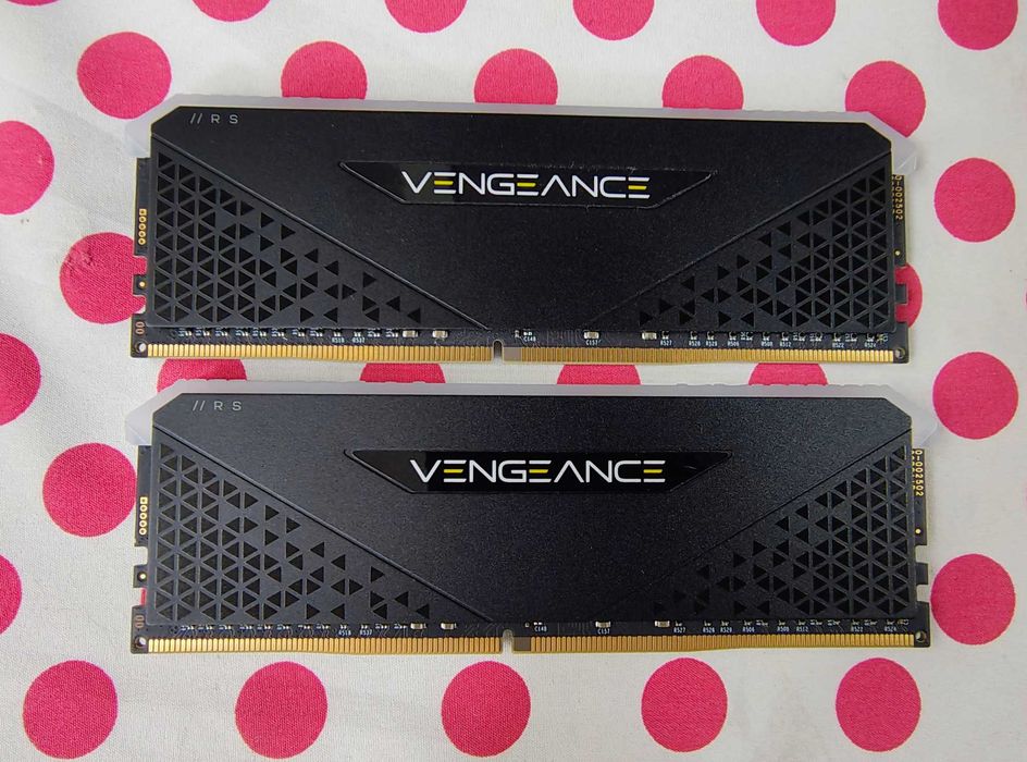 Memorie Ram Corsair VENGEANCE RGB RS 32GB (2 x 16) DDR4 3200MHz.