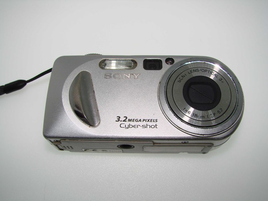 Sony Cybershot DSC-P8 Компактен фотоапарат Ретро Класика, 3.2MP