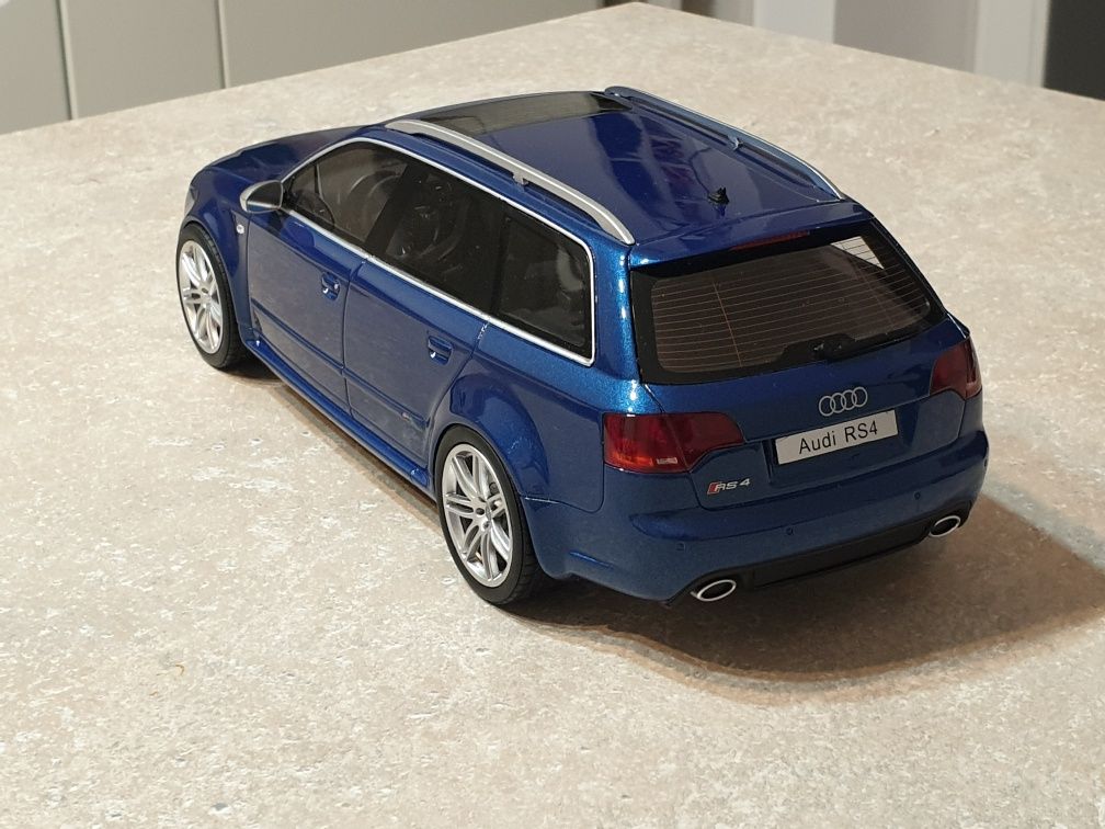 Macheta 1/18 Audi RS4 B7 Avant albastru Ottomobile nu minichamps