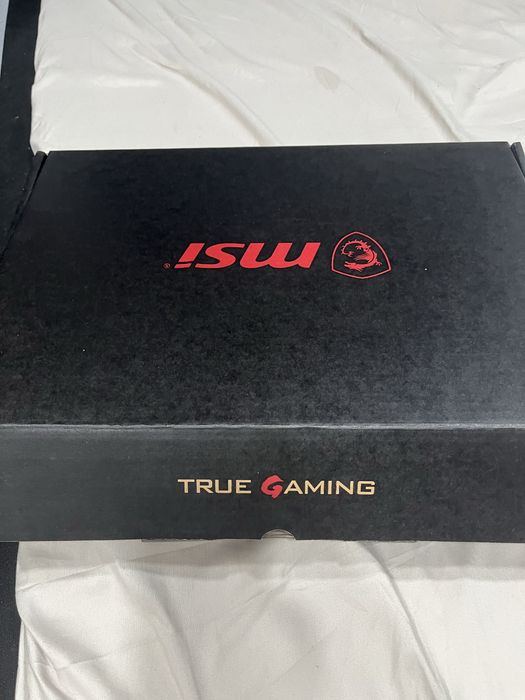 Продавам геймърски лаптоп msi