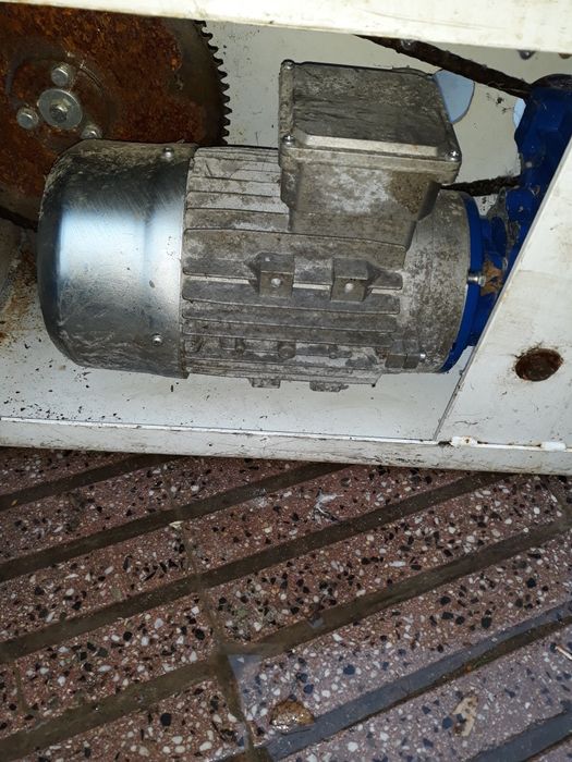 Malaxor de 32 kg.made Italia preț.5200 lei.la 380v.