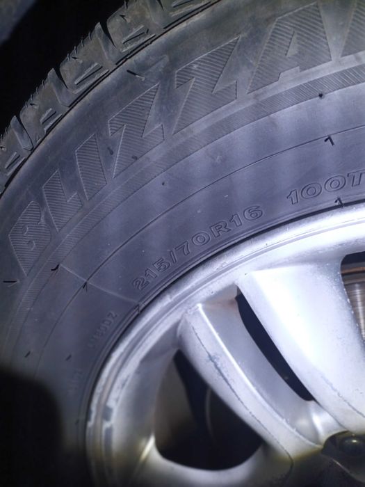 Зимни гуми за джип 215/70/R16 Bridgestone-140 лв за 4 броя!