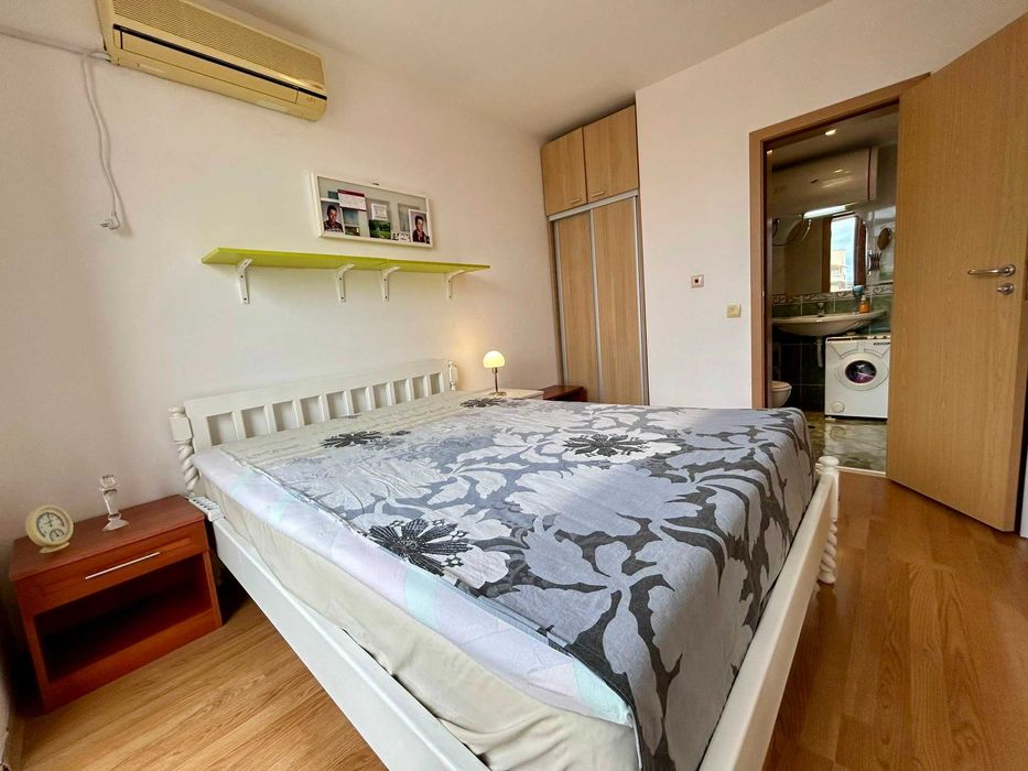 Просторен двустаен апартамент в к-с „Аштън Хол“