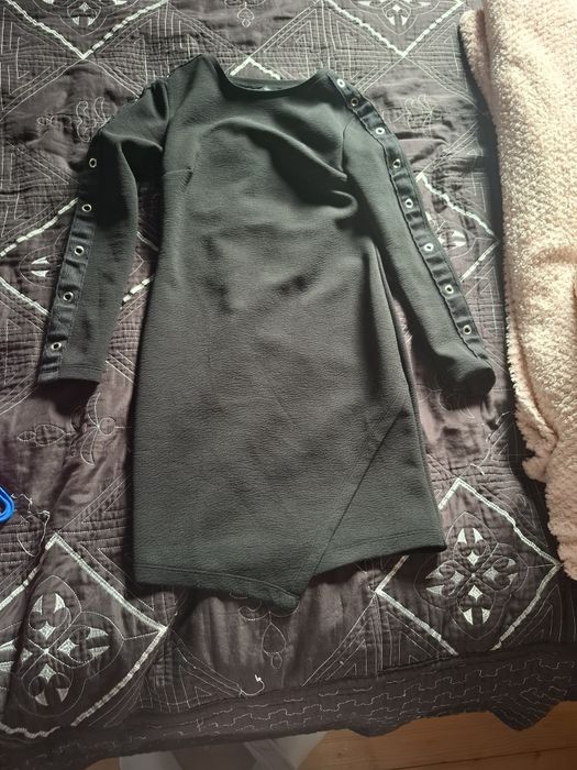 Рокля черна,носена