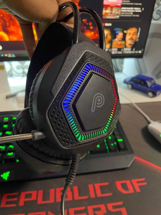 бюджетный наушник с микрофоном