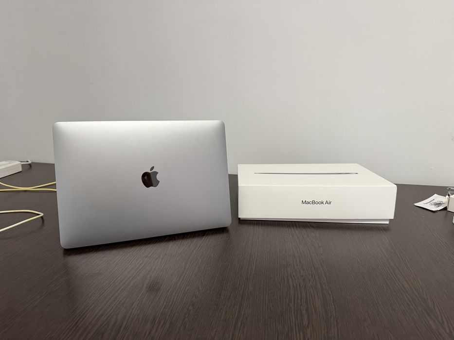 MacBook Air M1 256 Gb, 8 Gb RAM