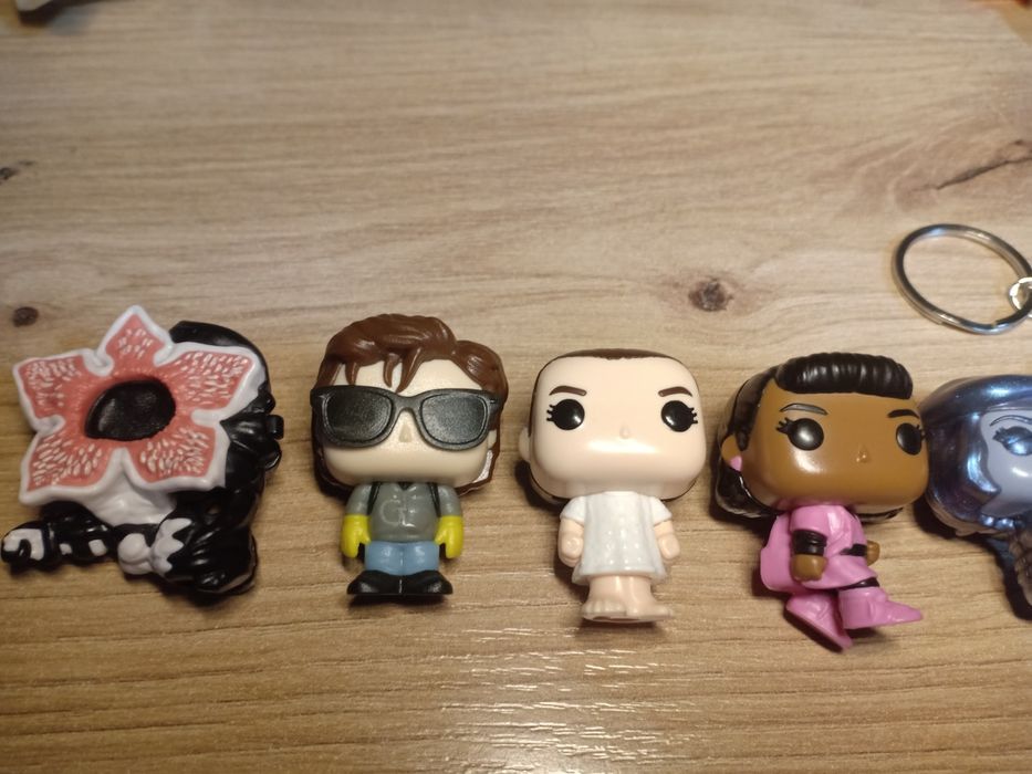 Киндер очень странные дела