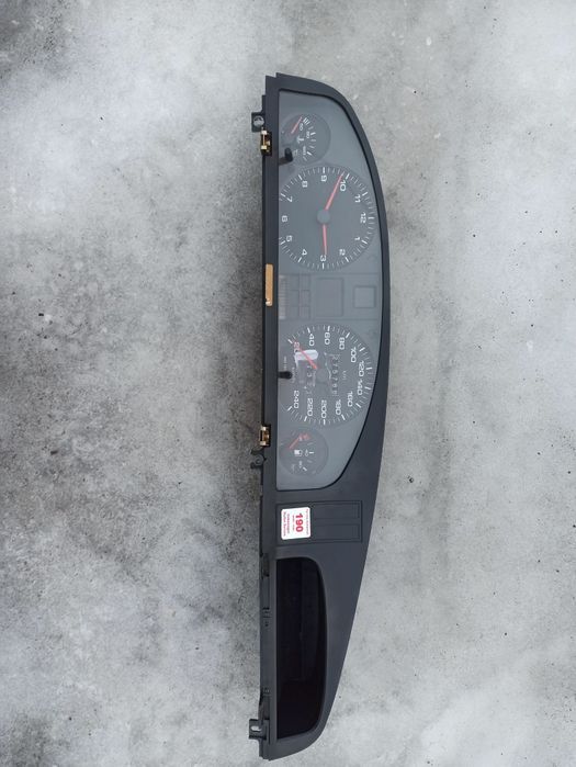 Продам щиток приборов Ауди 100 с4