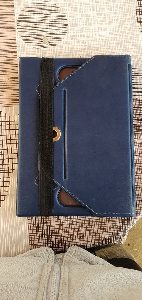 Продавам таблет самсунг A8 X200