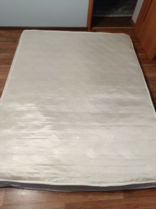Срочно! Отдам матрас 160*200